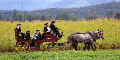 Am 25. September fahren historische Kutschen durchs Zürcher Oberland bis zum Zürichsee.