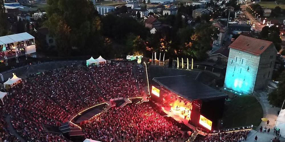 Das Musikfestival Rock Oz'Arènes verabschiedet sich von der historischen Spielstätte im römischen Amphitheater von Avenches VD. Die Anlage muss renoviert werden.