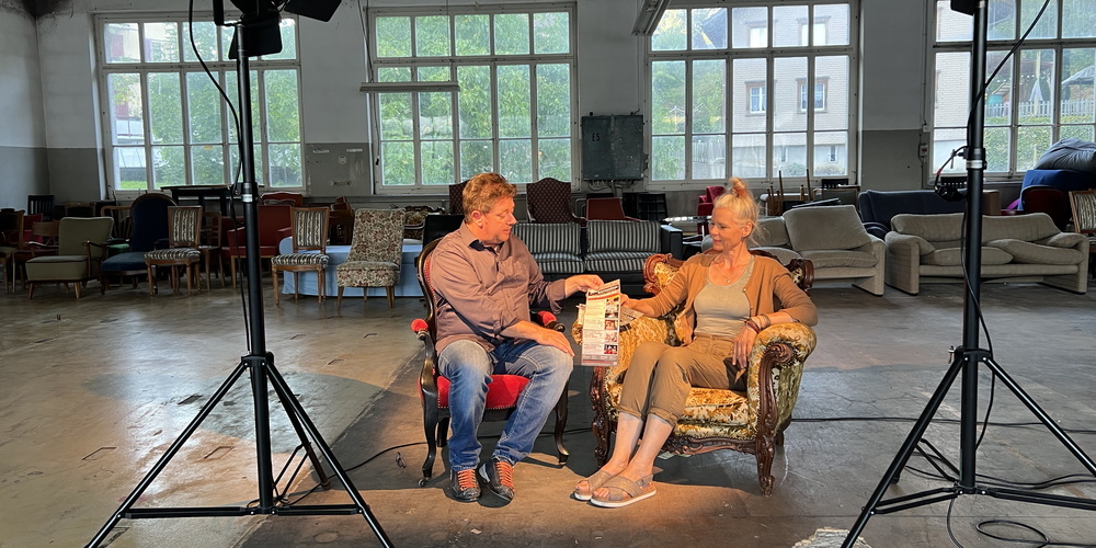 Stephan K. Haller und Susanne Roth präsentieren das neue Programm und die neue Bestuhlung für das Gofechössi. In den kommenden Monaten wird das neue Theater im Stadtufer aufgebaut. 