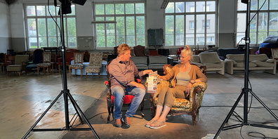 Stephan K. Haller und Susanne Roth präsentieren das neue Programm und die neue Bestuhlung für das Gofechössi. In den kommenden Monaten wird das neue Theater im Stadtufer aufgebaut. 