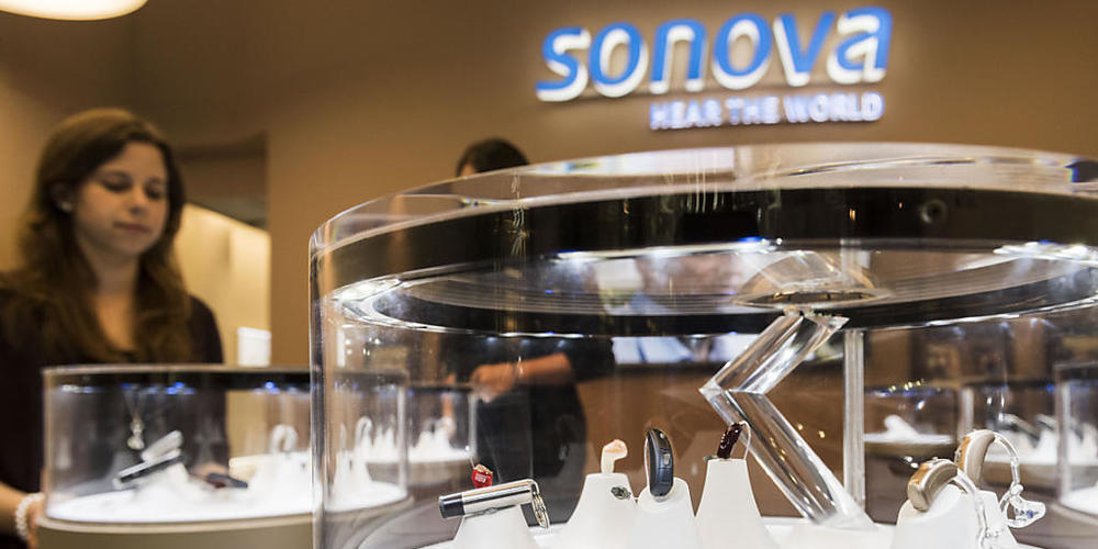 Der Hörgerätehersteller spürt in wichtigen Märkten erste Anzeichen einer Konjunkturabschwächung. Die starke Nachfrage nach Sonova-Produkten hat sich abgeschwächt.(Archivbild)