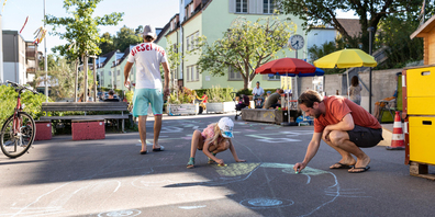 An der Eröffnung wurde gemalt. 