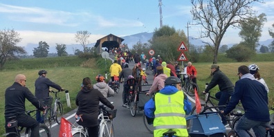 Die Holzbrücke beim Sender sorgte für den Wetterschutz