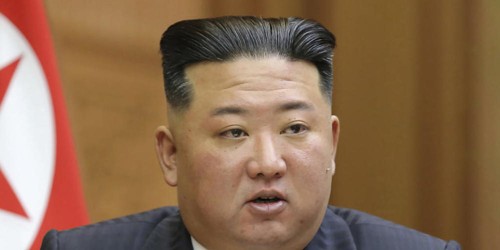 ARCHIV - Kim Jong Un, Machthaber von Nordkorea, bei einer Rede in Pjöngjang. Foto: Uncredited/KCNA via KNS via AP/dpa - ACHTUNG: Nur zur redaktionellen Verwendung und nur mit vollständiger Nennung des vorstehenden Credits