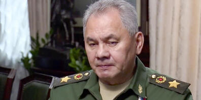 HANDOUT - Nach Aussage des russischen Verteidigungsministers Schoigu haben sich nach der angeordneten Teilmobilmachung viele Freiwillige gemeldet - Zahlen nannte er aber nicht. Foto: Uncredited/Russian Defense Ministry Press Service/AP/dpa - ACHTU...