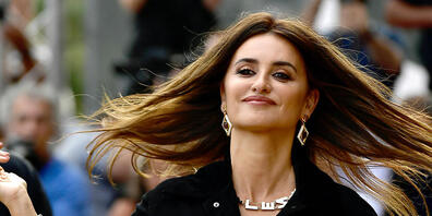 ARCHIV - Penelope Cruz will sich irgendwann einmal auch als Regisseurin versuchen, erzählte die Oscar-Gewinnerin  im Interview des spanischen Fernsehsenders RTVE. Foto: Alvaro Barrientos/AP/dpa