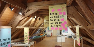 Auch im Dachstock können die Besucher*innen ihre eigenen Erfahrungen einbringen.