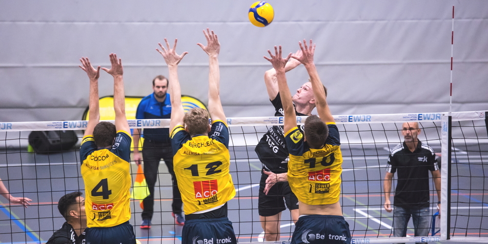 Im ersten Spiel der neuen Saison holen die Joner Volleyballer (vorne) zuhause gegen den Vizemeister Chênois einen Punkt.