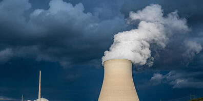 ARCHIV - Bundesregierung konnte sich noch nicht zu den Atomkraftwerken einigen. Unter anderem betroffen: das Atomkraftwerks Isar 2. Foto: Armin Weigel/dpa