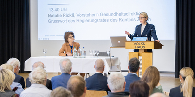 Zwei starke Frauen: ZRV-Präsidentin Cäcilia Hänni und Regierungsrätin Natalie Rickli.