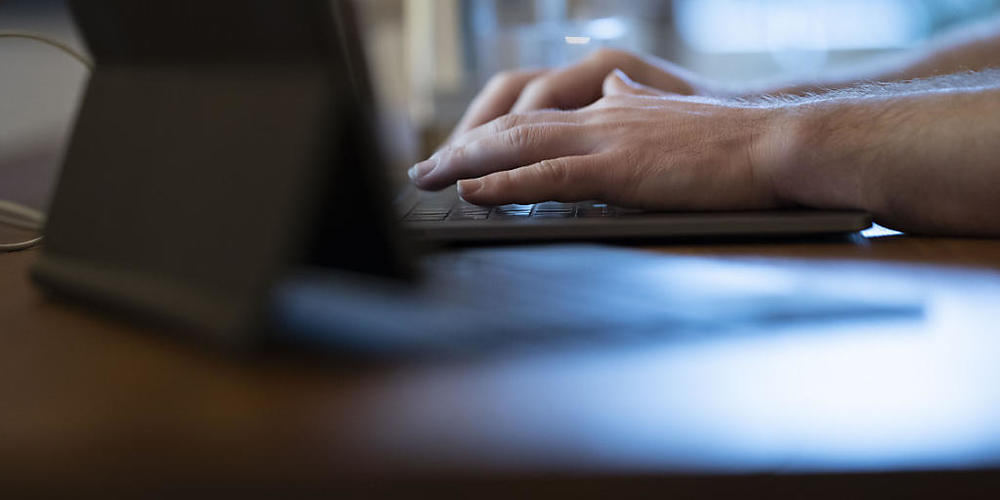 Die US-Internetsuchmaschine Neeva tritt nun auch in Deutschland mit einem Dienst ohne Werbung und Tracking gegen Google an. Das kalifornische Unternehmen, das 2019 von zwei ehemaligen Google-Topmanagern gegründet wurde, startete am Donnerstag sein...