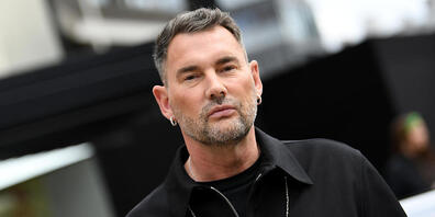 Modedesigner Michael Michalsky sieht in warmen Pullis einen neuen Modetrend für den kommenden Winter: "Also ich glaube, warme Pullis werden dieses Jahr ein Mode-Hit im Wohnzimmer." Früher habe man diese auf der Strasse getragen. (Archivbild)