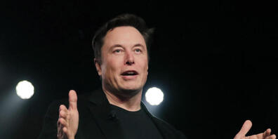 Der US-Tech-Unternehmer Elon Musk hält sich bei der Übernahme von Twitter eine Hintertür offen. (Archivbild)