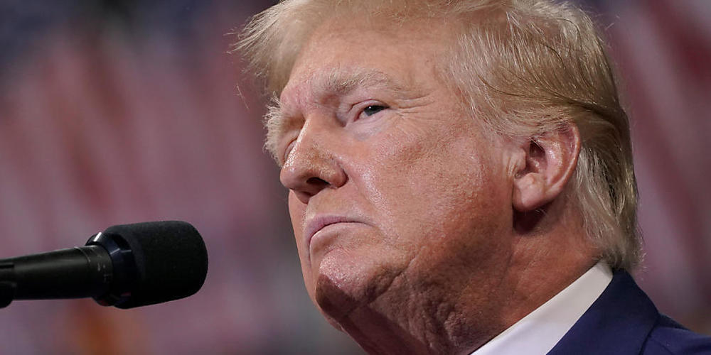 ARCHIV - Der ehemalige US-Präsident Donald Trump spricht bei einer Kundgebung in Pennsylvania. Foto: Mary Altaffer/AP/dpa