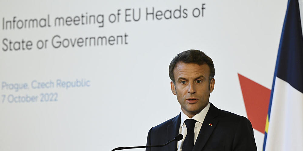Emmanuel Macron, Präsident von Frankreich, spricht auf der offiziellen Pressekonferenz zum Abschluss des informellen Gipfels der Europäischen Union auf der Prager Burg. Foto: Krumphanzl Michal/CTK/dpa