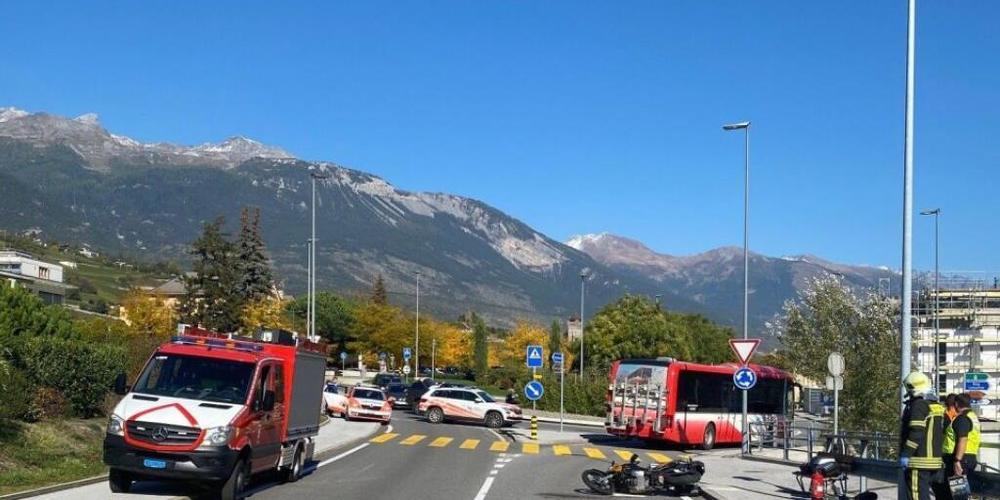 Ein 63-jähriger Motorradfahrer ist bei einem Unfall in Siders VS schwer verletzt worden. Seine 56-jährige Beifahrerin wurde ebenfalls verletzt.