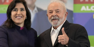 Wenige Wochen vor der zweiten Runde der Präsidentschaftswahl in Brasilien liegt der Herausforderer Luiz Inácio Lula da Silva (im Bild) in einer Umfrage knapp vor dem rechtsradikalen Amtsinhaber Jair Bolsonaro. Die Wahl findet am 30. Oktober statt....