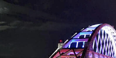 ARCHIV - HANDOUT - Dieses vom russischen Verteidigungsministeriums zur Verfügung gestellte Videostandbild zeigt russische Militärfahrzeugen die die Krim-Brücke nach Militärübungen überqueren. Foto: Uncredited/Russian Defense Ministry Press Service...