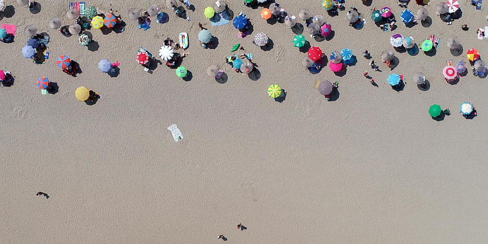 Türkische Reiseanbieter rechnen in den kommenden Monaten mit einem Andrang europäischer Touristen. "Diesen Winter erwarten wir mehr Touristen als in den Vorjahren", sagte Cem Polatoglu, Sprecher des Reiseunternehmerverbandes Tur Operatörleri Platf...