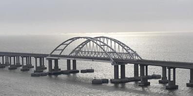 ARCHIV - Die Krim-Brücke, die eine Verbindung zwischen Russland und der Schwarzmeer-Halbinsel Krim herstellt. Foto: Alexei Nikolsky/Pool Sputnik Kremlin/AP/dpa