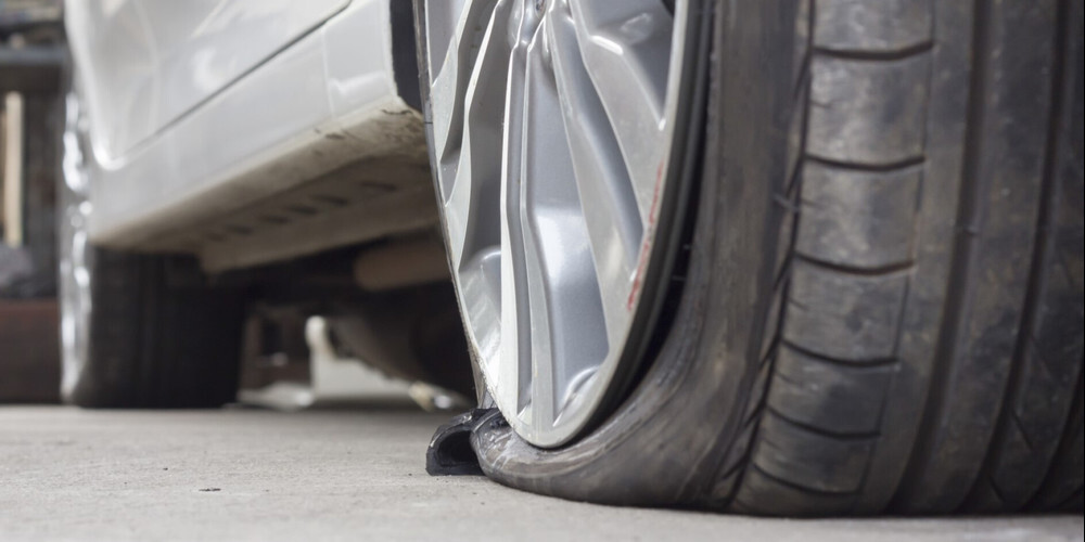 Bei elf Autos wurden die Reifen aufgeschlitzt