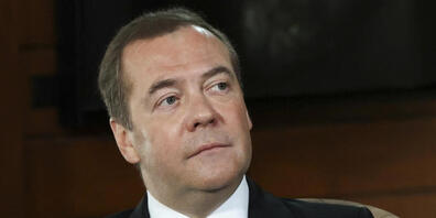 ARCHIV - Dmitri Medwedew, Vorsitzender der Partei Einiges Russland und stellvertretender Leiter des Sicherheitsrates, spricht in der Gorki-Residenz mit Journalisten. Foto: Yulia Zyryaniva/Pool Sputnik Government/dpa - ACHTUNG: Nur zur redaktionell...