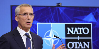 Jens Stoltenberg, NATO-Generalsekretär, spricht während einer Pressekonferenz im NATO-Hauptquartier. Foto: Olivier Matthys/AP/dpa