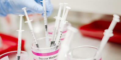 Am Montag ist die Boosterimpfung auch gegen Omikron in der Schweiz angelaufen. (Themenbild)