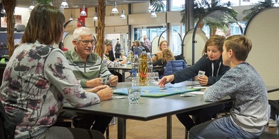 Generationen-Jassturnier: Spielen verbindet Jung und Alt.