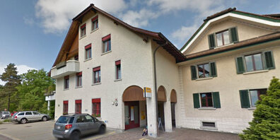 Ab dem 20. Januar 2025 gibt es das Postangebot in Bäretswil bei der Apodro Drogerie an der Bahnhofstrasse (Archivbild).