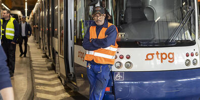 Streikwache im Tramdepot am frühen Morgen in Genf.