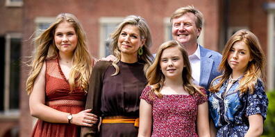 Wegen gegen sie gerichteter Drohungen ist die niederländische Kronprinzessin Catharina-Amalia (links) aus ihrer Studentenunterkunft in Amsterdam ausgezogen. Die 18-Jährige sei zurück in den Palast in Den Haag gezogen. (Archivbild)