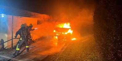 Die zuständige Feuerwehr konnte das Feuer löschen. Verletzt wurde niemand. Der entstandene Sachschaden beträgt mehrere tausend Franken.