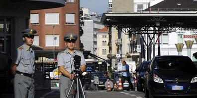 Die italienischen Zollbeamten haben in einem Zug ein Ehepaar, das von der Schweiz nach Italien unterwegs war, mit 1,45 Millionen Euro Bargeld erwischt. (Archivbild)