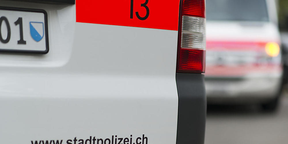 Klimaaktivisten blockierten am Freitagmorgen die Bellerivestrasse in Zürich. Die Stadtpolizei beendete die Blockade. (Symbolbild)