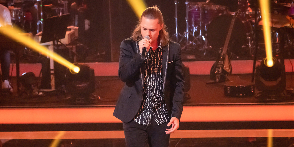 Sidney Bader performt den Song  «Little bit of Love».