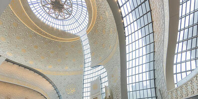 Mustafa Kader, Muezzin und Imam, predigt in der Zentralmoschee der DITIB (Türkisch-Islamische Union der Anstalt für Religion). Foto: Rolf Vennenbernd/dpa