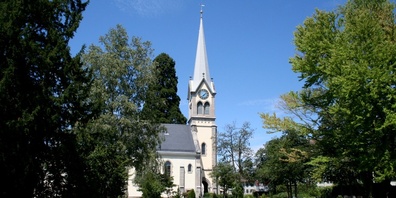 Die Leitng des Konzertes hat Howarf Grifftiths, MBE