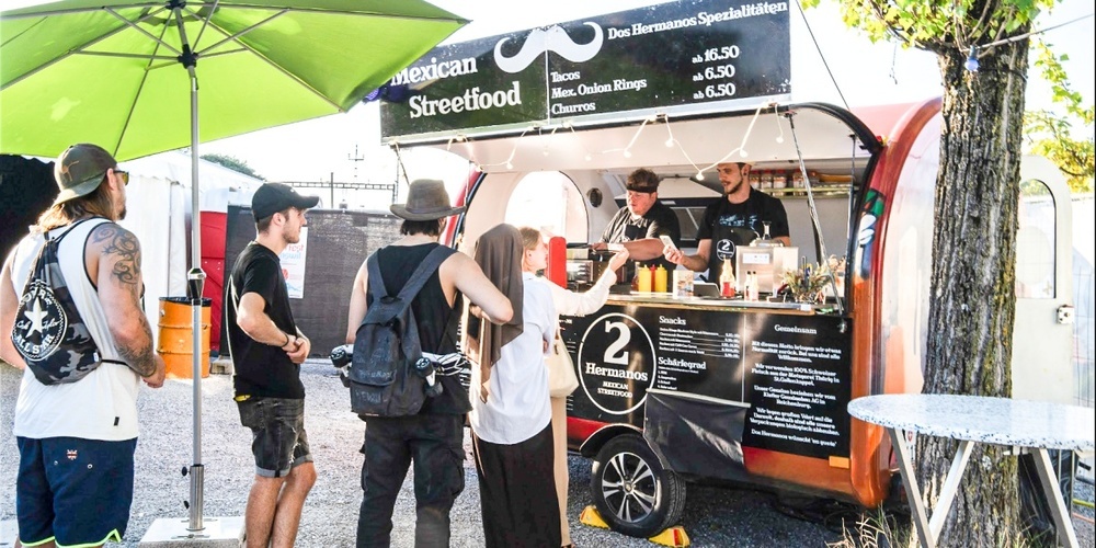 Mexikanische Spezialitäten auf Rädern: Der Food Truck von Lukas Rauber ist an den Arbeitstagen im Linthgebiet unterwegs.