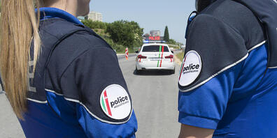 Die Polizei war am Freitag mit einem Grossaufgebot im Einsatz (Symbolbild)