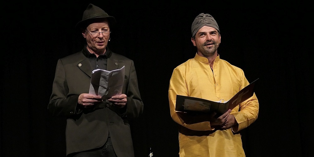 Manfred Kräutler und Markus Lins als Bürgermeister und indischstämmiger Pfarrer