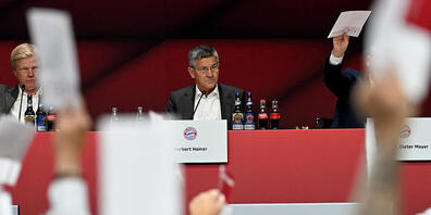 Wegen einer Bombendrohung kurz nach dem Ende der Jahreshauptversammlung des FC Bayern München ist am späten Samstagabend die Veranstaltungshalle geräumt worden. Knapp zwei Stunden später wurde der Audi Dome dann wieder freigegeben, wie die Bild-Ze...