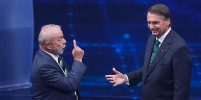 Zwei Wochen vor der Stichwahl um das Präsidentenamt in Brasilien haben sich der rechtsextreme Amtsinhaber Jair Bolsonaro und sein linksgerichteter Herausforderer Luiz Inácio Lula da Silva in einer Fernsehdebatte einen harten Schlagabtausch geliefe...