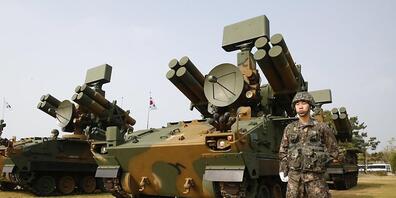 Inmitten verschärfter Spannungen auf der koreanischen Halbinsel hält Südkorea weitere jährlichen Verteidigungsübungen unter Beteiligung von US-Streitkräften ab. Das teilten die südkoreanischen Generalstabschefs am Montag mit. (Archivbild)