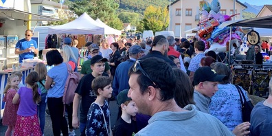 Fröhliches Gedränge an der Chilbi in Schänis (Archivbild).