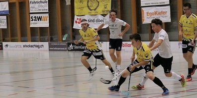 Die Rheintal Gators (gelbes Tenue) und Bülach Floorball zeigten ein attraktives Spiel