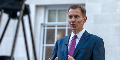 «Das wichtigste Ziel für unser Land ist jetzt Stabilität», erklärt der neue britische Finanzminister Jeremy Hunt vor der Presse. Foto: Tayfun Salci/ZUMA Press Wire/dpa