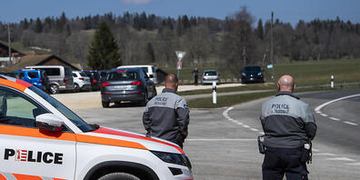 An den Ermittlungen beteiligten sich Polizisten aus Frankreich und der Kantone Jura und Neuenburg. (Symbolbild)