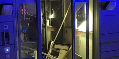 Der durch die Sprengung komplett zerstörte Bancomat im Grenzort Castasegna.