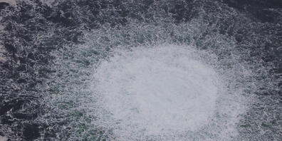 dpatopbilder - HANDOUT - Das Loch in der Pipeline Nord Stream 1 ist nach ersten Erkenntnissen bis zu 50 Meter groß. Foto: Swedish Coast Guard/dpa - ACHTUNG: Nur zur redaktionellen Verwendung im Zusammenhang mit der aktuellen Berichterstattung und ...